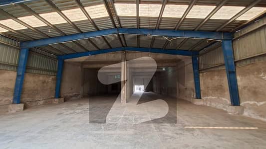 سُندرانڈسٹریل اسٹیٹ لاہور میں 5 کمروں کا 3 کنال گودام 8.5 کروڑ میں برائے فروخت۔