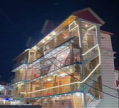 سیف الملوک روڈ ناران میں 11 کمروں کا 1 کنال عمارت 18.0 کروڑ میں برائے فروخت۔