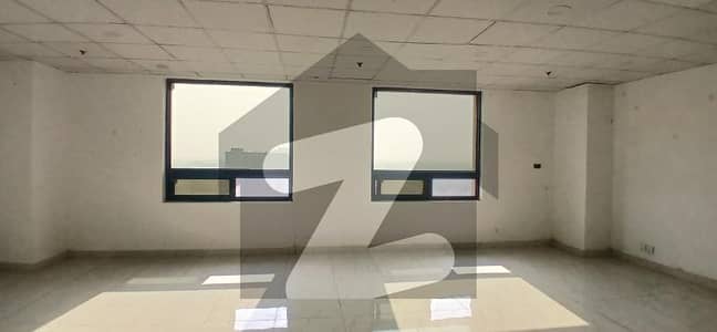 گرینڈ سکوئر مال مین بلیوارڈ گلبرگ,گلبرگ,لاہور میں 3 مرلہ دفتر 1.1 لاکھ میں کرایہ پر دستیاب ہے۔