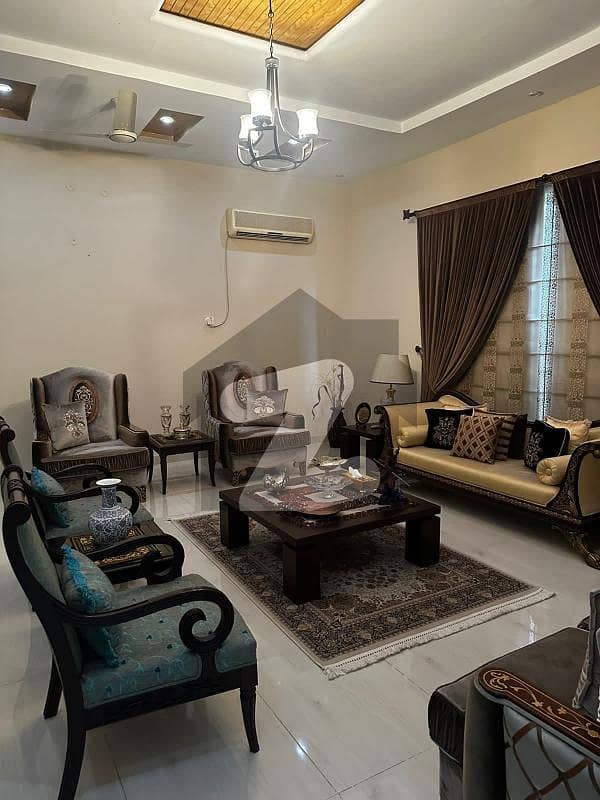 مدینہ ٹاؤن فیصل آباد میں 4 کمروں کا 1 کنال مکان 10.5 کروڑ میں برائے فروخت۔ مدینہ ٹاؤن فیصل آباد میں 4 کمروں کا 1 کنال مکان 10.5 کروڑ میں برائے فروخت۔