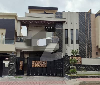 10 Marla Beautiful 5 Bedroom Double Unit House