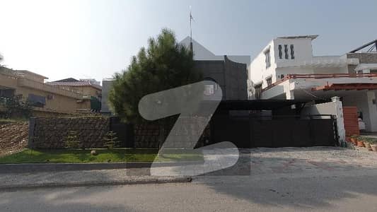 ڈی ایچ اے فیز 2 - سیکٹر سی ڈی ایچ اے ڈیفینس فیز 2,ڈی ایچ اے ڈیفینس,اسلام آباد میں 5 کمروں کا 1 کنال مکان 14.5 کروڑ میں برائے فروخت۔