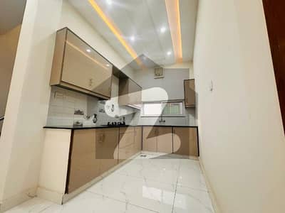 لیک سٹی میڈوز لاہور میں 3 کمروں کا 10 مرلہ بالائی پورشن 70.0 ہزار میں کرایہ پر دستیاب ہے۔ لیک سٹی میڈوز لاہور میں 3 کمروں کا 10 مرلہ بالائی پورشن 70.0 ہزار میں کرایہ پر دستیاب ہے۔