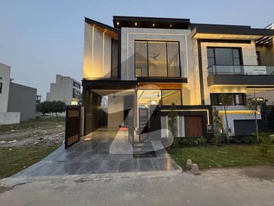5-Marla Solid Constructed Ultra Modern Villa Near Park For Sale In DHA Lahore 5-Marla Solid Constructed Ultra Modern Villa Near Park For Sale In DHA Lahore