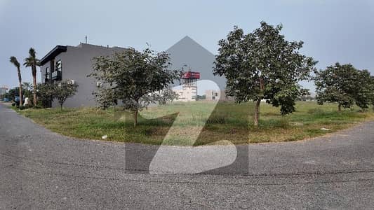 ڈی ایچ اے فیز 7 - بلاک وائے فیز 7,ڈیفنس (ڈی ایچ اے),لاہور میں 1 کنال رہائشی پلاٹ 5.75 کروڑ میں برائے فروخت۔ ڈی ایچ اے فیز 7 - بلاک وائے فیز 7,ڈیفنس (ڈی ایچ اے),لاہور میں 1 کنال رہائشی پلاٹ 5.75 کروڑ میں برائے فروخت۔