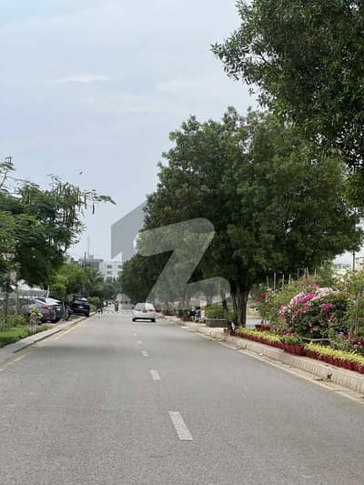 ڈی ایچ اے فیز 8 - زون اے ڈی ایچ اے فیز 8,ڈی ایچ اے ڈیفینس,کراچی میں 1 کنال رہائشی پلاٹ 10.5 کروڑ میں برائے فروخت۔