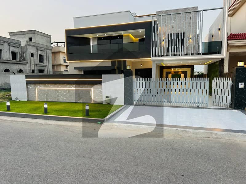 سٹی ہاؤسنگ سکیم جہلم میں 5 کمروں کا 1 کنال مکان 7.25 کروڑ میں برائے فروخت۔