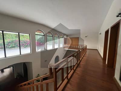 A DECENT HOUSE 1244 SQYRDS/ F-7/3 ID AVAILABLE FOR SALE.