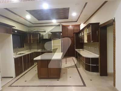 فیصل ٹاؤن لاہور میں 10 مرلہ مکان 1.65 لاکھ میں کرایہ پر دستیاب ہے۔