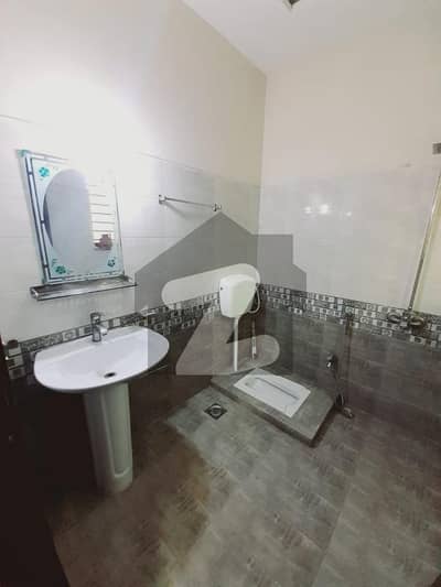 بحریہ ٹاؤن عثمان بلاک بحریہ ٹاؤن سیکٹر B,بحریہ ٹاؤن,لاہور میں 5 کمروں کا 8 مرلہ مکان 1.3 لاکھ میں کرایہ پر دستیاب ہے۔ بحریہ ٹاؤن عثمان بلاک بحریہ ٹاؤن سیکٹر B,بحریہ ٹاؤن,لاہور میں 5 کمروں کا 8 مرلہ مکان 1.3 لاکھ میں کرایہ پر دستیاب ہے۔