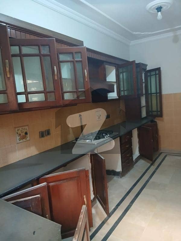 جی ۔ 13 اسلام آباد میں 3 کمروں کا 10 مرلہ مکان 1.2 لاکھ میں کرایہ پر دستیاب ہے۔