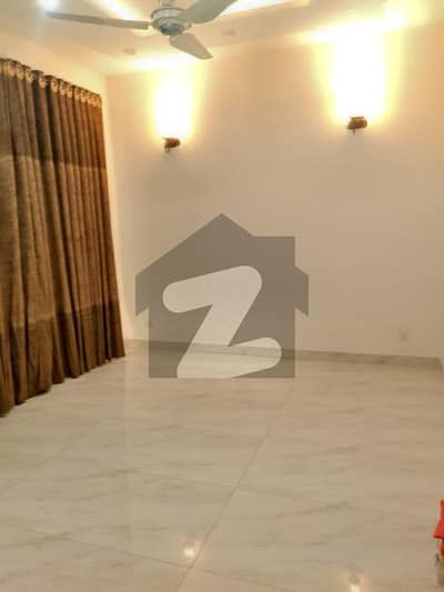 ڈی ایچ اے فیز 6 - بلاک سی فیز 6,ڈیفنس (ڈی ایچ اے),لاہور میں 5 کمروں کا 10 مرلہ مکان 1.85 لاکھ میں کرایہ پر دستیاب ہے۔