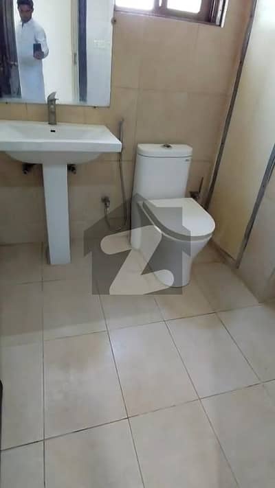 عسکری 11 ۔ سیکٹر بی عسکری 11,عسکری,لاہور میں 3 کمروں کا 10 مرلہ فلیٹ 1.25 لاکھ میں کرایہ پر دستیاب ہے۔