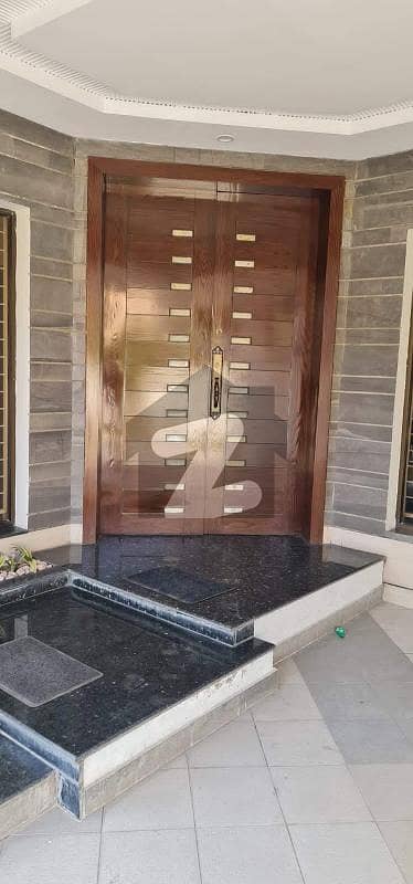 ڈی ایچ اے فیز 6 ڈیفنس (ڈی ایچ اے),لاہور میں 5 کمروں کا 1 کنال مکان 5.5 لاکھ میں کرایہ پر دستیاب ہے۔