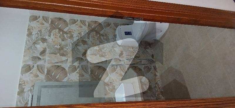 ڈی ۔ 12 اسلام آباد میں 6 کمروں کا 10 مرلہ مکان 9.5 کروڑ میں برائے فروخت۔