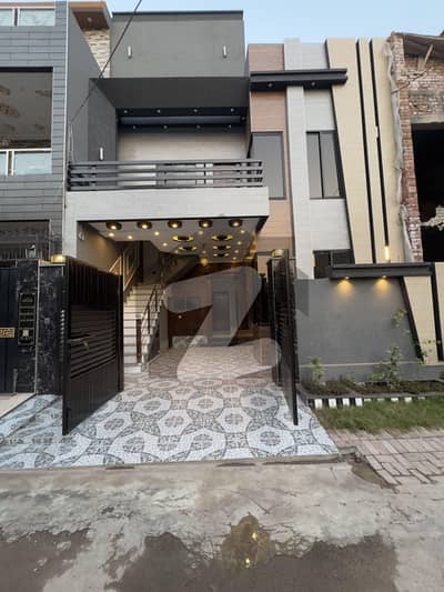 الرحمان گارڈن فیز 2 الرحمان گارڈن,لاہور میں 5 کمروں کا 5 مرلہ مکان 2.3 کروڑ میں برائے فروخت۔ الرحمان گارڈن فیز 2 الرحمان گارڈن,لاہور میں 5 کمروں کا 5 مرلہ مکان 2.3 کروڑ میں برائے فروخت۔