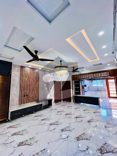 سی بی آر ٹاؤن فیز 1 سی بی آر ٹاؤن,اسلام آباد میں 8 کمروں کا 12 مرلہ مکان 6.3 کروڑ میں برائے فروخت۔