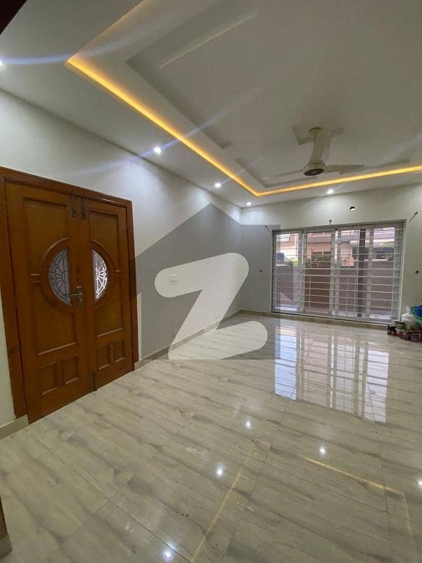 10Marla House Available For Rent