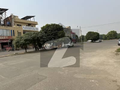 ویلینشیاء ۔ بلاک جے1 ویلینشیاء ہاؤسنگ سوسائٹی,لاہور میں 1 کنال رہائشی پلاٹ 3.5 کروڑ میں برائے فروخت۔ ویلینشیاء ۔ بلاک جے1 ویلینشیاء ہاؤسنگ سوسائٹی,لاہور میں 1 کنال رہائشی پلاٹ 3.5 کروڑ میں برائے فروخت۔