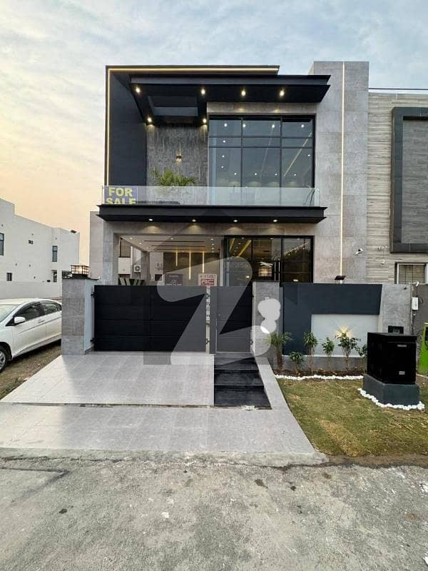 BEAUTIFULLY FIVE MARLA HOUSE AVAILABLE FOR SALE