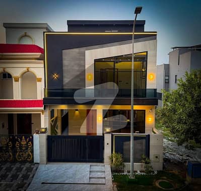 5 Marla Brand New Luxery House Available for Rent in Phase 9 Top Location