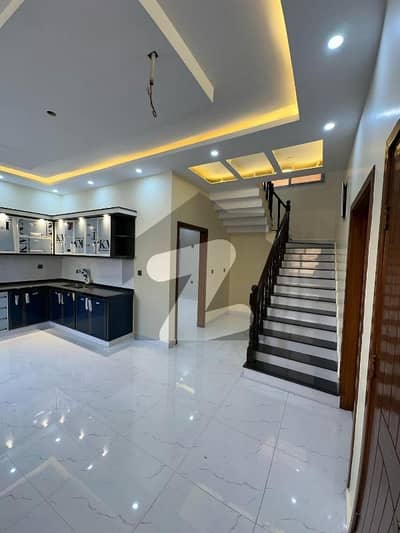 نیا ناظم آباد ۔ بلاک سی نیا ناظم آباد,کراچی میں 4 کمروں کا 5 مرلہ مکان 3.55 کروڑ میں برائے فروخت۔