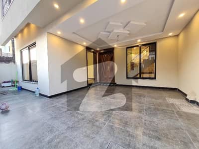 بحریہ ٹاؤن فیز 8 ۔ سفاری ویلی بحریہ ٹاؤن فیز 8,بحریہ ٹاؤن راولپنڈی,راولپنڈی میں 5 کمروں کا 7 مرلہ مکان 2.65 کروڑ میں برائے فروخت۔ بحریہ ٹاؤن فیز 8 ۔ سفاری ویلی بحریہ ٹاؤن فیز 8,بحریہ ٹاؤن راولپنڈی,راولپنڈی میں 5 کمروں کا 7 مرلہ مکان 2.65 کروڑ میں برائے فروخت۔