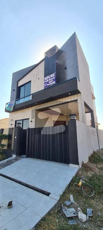 ڈی ایچ اے 9 ٹاؤن ڈیفنس (ڈی ایچ اے),لاہور میں 3 کمروں کا 5 مرلہ مکان 88.0 ہزار میں کرایہ پر دستیاب ہے۔