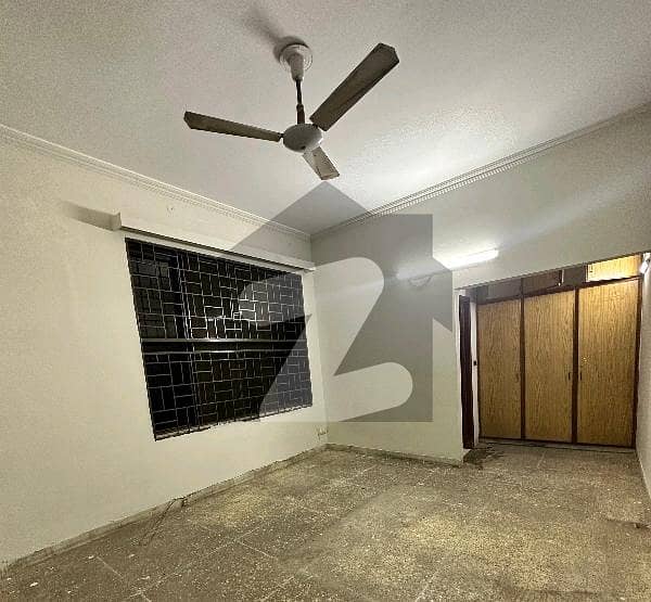 Johar Town 10 Marla House Up For Sale