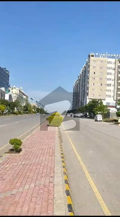 گلبرگ سوک سینٹر گلبرگ,اسلام آباد میں 1 کنال کمرشل پلاٹ 65.0 کروڑ میں برائے فروخت۔