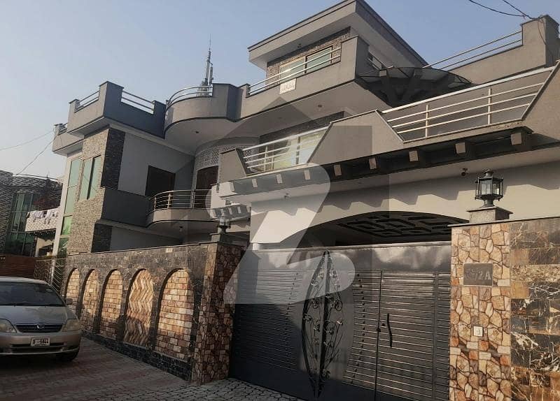 حبیب اللہ کالونی ایبٹ آباد میں 7 کمروں کا 14 مرلہ مکان 5.85 کروڑ میں برائے فروخت۔