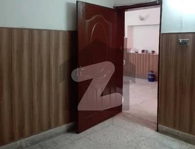 سبزہ زار سکیم لاہور میں 2 کمروں کا 5 مرلہ زیریں پورشن 33.0 ہزار میں کرایہ پر دستیاب ہے۔