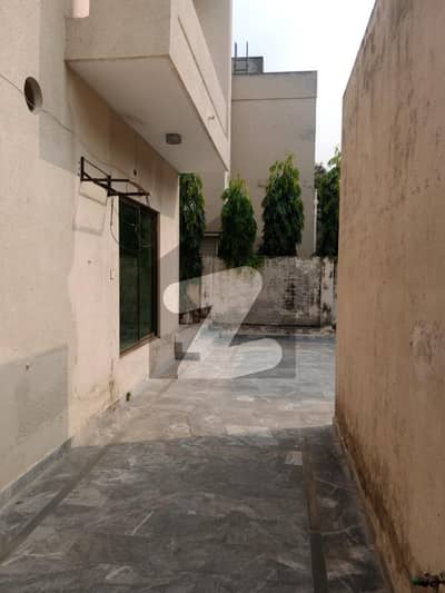 گارڈن ٹاؤن - بابر بلاک گارڈن ٹاؤن,لاہور میں 5 کمروں کا 1 کنال مکان 8.0 کروڑ میں برائے فروخت۔