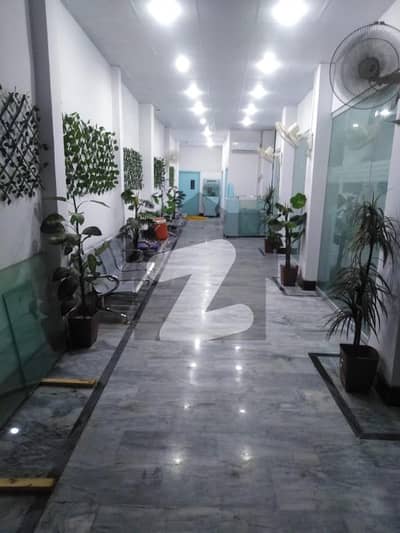 کلمہ چوک راولپنڈی میں 6 کمروں کا 12 مرلہ عمارت 2.5 لاکھ میں کرایہ پر دستیاب ہے۔