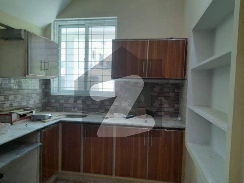 یو ای ٹی ہاؤسنگ سوسائٹی لاہور میں 5 کمروں کا 10 مرلہ مکان 3.1 کروڑ میں برائے فروخت۔ یو ای ٹی ہاؤسنگ سوسائٹی لاہور میں 5 کمروں کا 10 مرلہ مکان 3.1 کروڑ میں برائے فروخت۔