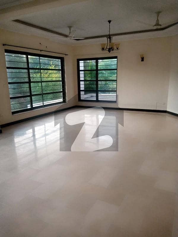 ایف ۔ 7 اسلام آباد میں 5 کمروں کا 1 کنال مکان 5.0 لاکھ میں کرایہ پر دستیاب ہے۔