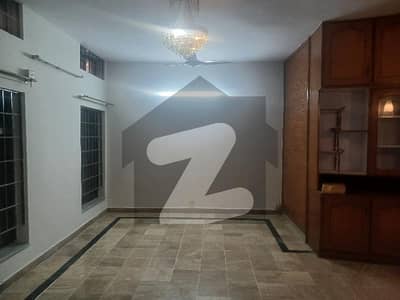 ایف ۔ 11/2 ایف ۔ 11,اسلام آباد میں 2 کمروں کا 13 مرلہ زیریں پورشن 95.0 ہزار میں کرایہ پر دستیاب ہے۔