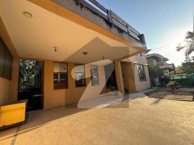 F-11 EXCELLENT TRIPLE STOREY HOUSE 500 SQUARE YARD 7 BEDROOMS WOODEN AND TILED FLOOR BEST LOCATION AND REASONABLE RENT F-11 EXCELLENT TRIPLE STOREY HOUSE 500 SQUARE YARD 7 BEDROOMS WOODEN AND TILED FLOOR BEST LOCATION AND REASONABLE RENT