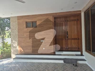 ایف ۔ 7/2 ایف ۔ 7,اسلام آباد میں 6 کمروں کا 1 کنال مکان 15.0 لاکھ میں کرایہ پر دستیاب ہے۔