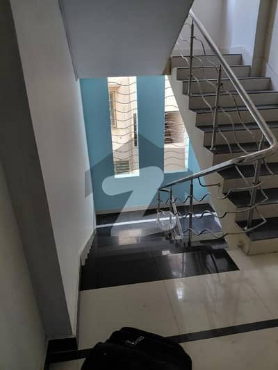 اتحاد کمرشل ایریا ڈی ایچ اے فیز 6,ڈی ایچ اے ڈیفینس,کراچی میں 3 کمروں کا 9 مرلہ فلیٹ 2.0 لاکھ میں کرایہ پر دستیاب ہے۔