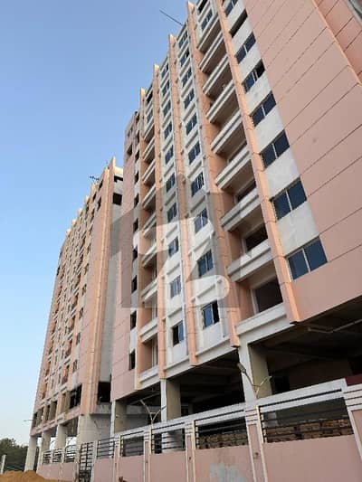 جناح ایونیو کراچی میں 3 کمروں کا 8 مرلہ فلیٹ 2.25 کروڑ میں برائے فروخت۔