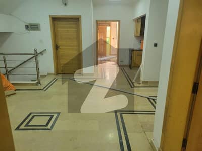 مارگلہ ٹاؤن اسلام آباد میں 4 کمروں کا 8 مرلہ بالائی پورشن 77.0 ہزار میں برائے فروخت۔