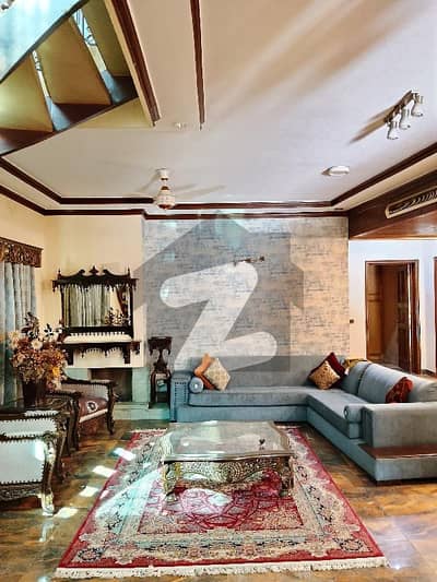 کینٹ لاہور میں 5 کمروں کا 1 کنال مکان 13.0 کروڑ میں برائے فروخت۔