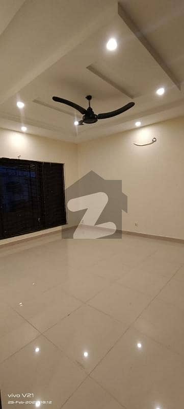 لیک سٹی میڈوز لاہور میں 3 کمروں کا 18 مرلہ مکان 3.6 کروڑ میں برائے فروخت۔