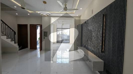 پیراگون سٹی لاہور میں 3 کمروں کا 5 مرلہ مکان 2.2 کروڑ میں برائے فروخت۔