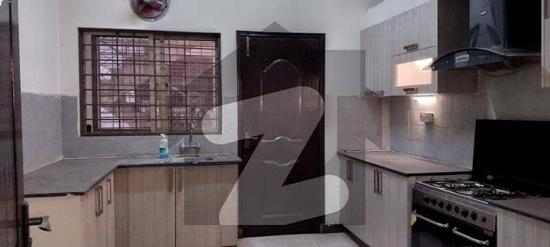 10 MARLA 3 BEDROOM APARTMENT AVAILABLE FOR RENT 10 MARLA 3 BEDROOM APARTMENT AVAILABLE FOR RENT