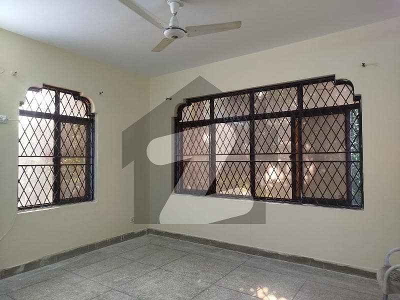 ایف ۔ 11 اسلام آباد میں 3 کمروں کا 1 کنال بالائی پورشن 1.75 لاکھ میں کرایہ پر دستیاب ہے۔ ایف ۔ 11 اسلام آباد میں 3 کمروں کا 1 کنال بالائی پورشن 1.75 لاکھ میں کرایہ پر دستیاب ہے۔