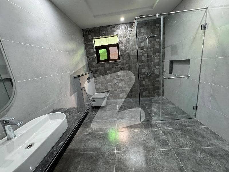 Beautiful Ground+ Basement Brand New Beautiful Ground+ Basement Brand New