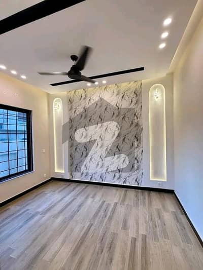 UPPER PORTION FOR RENT AVAILABLE with GAS