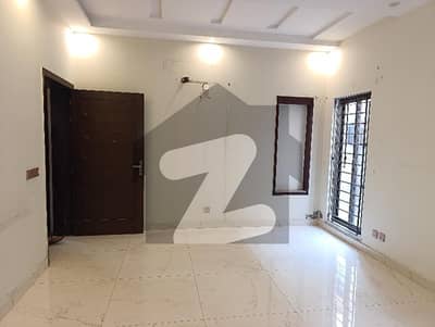 ڈی ایچ اے فیز 8 سابقہ ایئر ایوینیو ڈی ایچ اے فیز 8,ڈی ایچ اے ڈیفینس,لاہور میں 2 کمروں کا 10 مرلہ بالائی پورشن 65.0 ہزار میں کرایہ پر دستیاب ہے۔